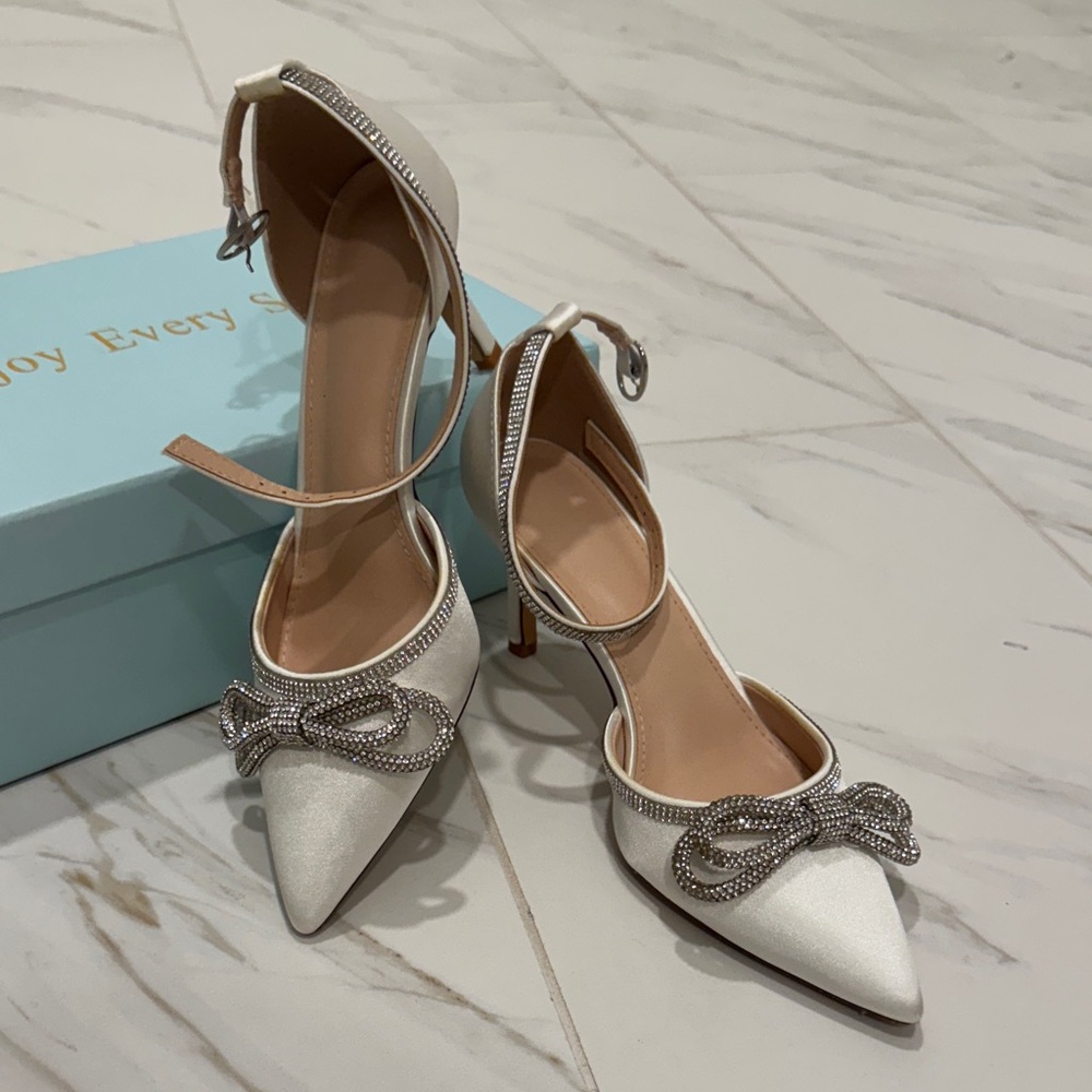 Elegant White Wedding Ankle Strap Heels with Rhinestone Bow size 7.5